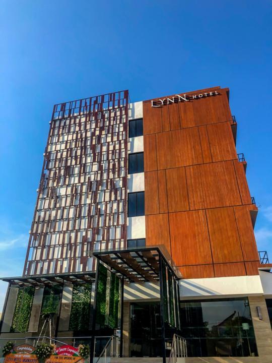 Lynn Hotel Mojokerto Exterior photo