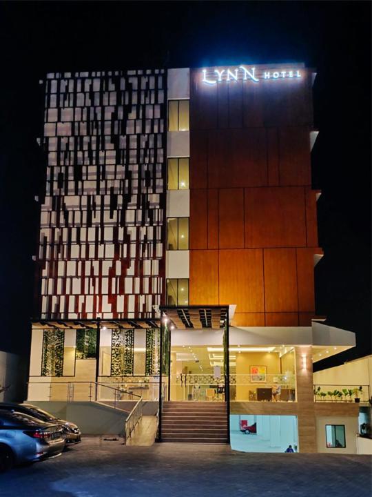 Lynn Hotel Mojokerto Exterior photo